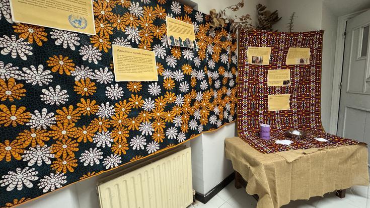 Emakumeen genitalen mutilazioaren inguruko erakusketa, zabalik