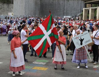 Hamabi haur dantza talde Oñatiko 52. Haurren Egunean