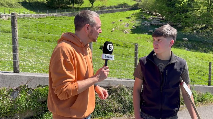 Hamabi ikaslek jaso dute artzain-makila Gomiztegiko ikasturte amaierako ekitaldian