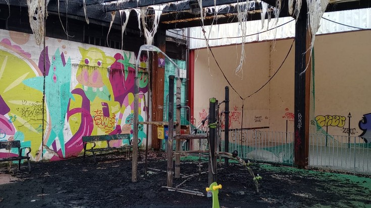 Ezezagunek Makatzenako haur parkea eta hainbat edukiontzi erre dituzte bart gauean Arrasaten