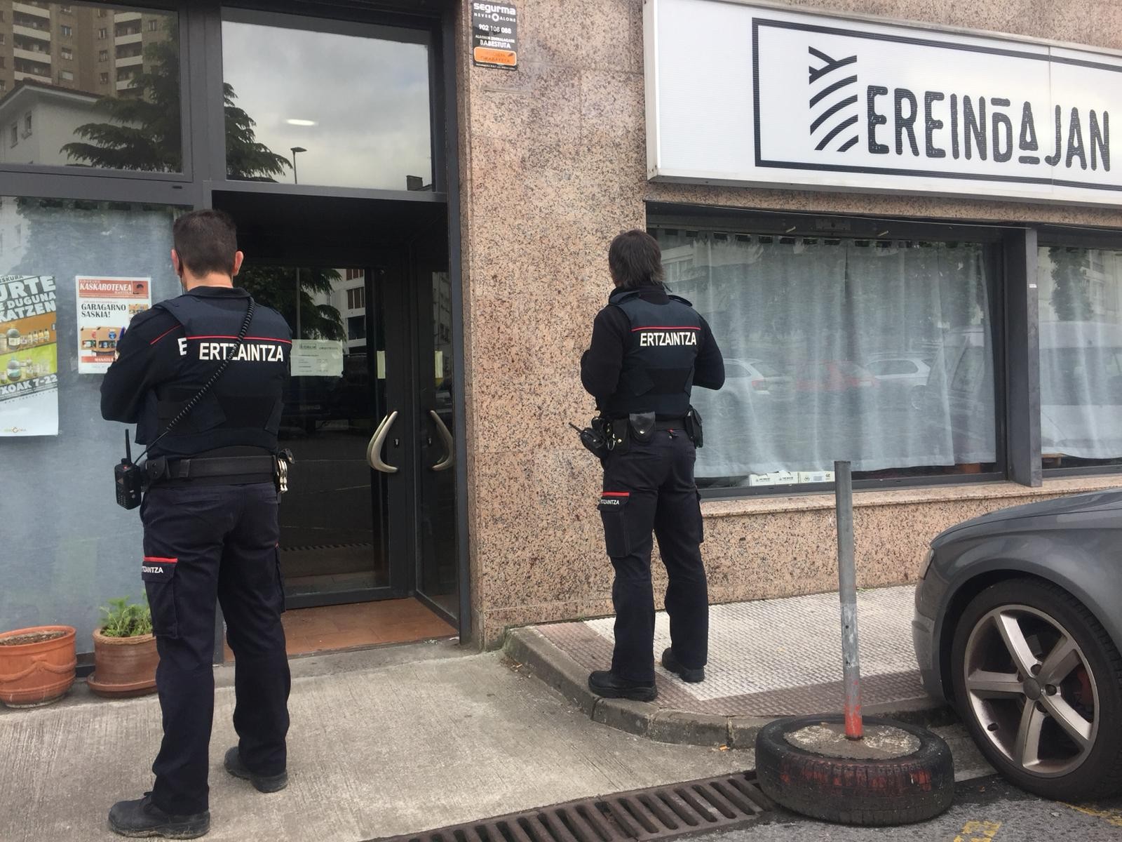 Lapurreta egin dute Arrasateko Ereindajan dendan