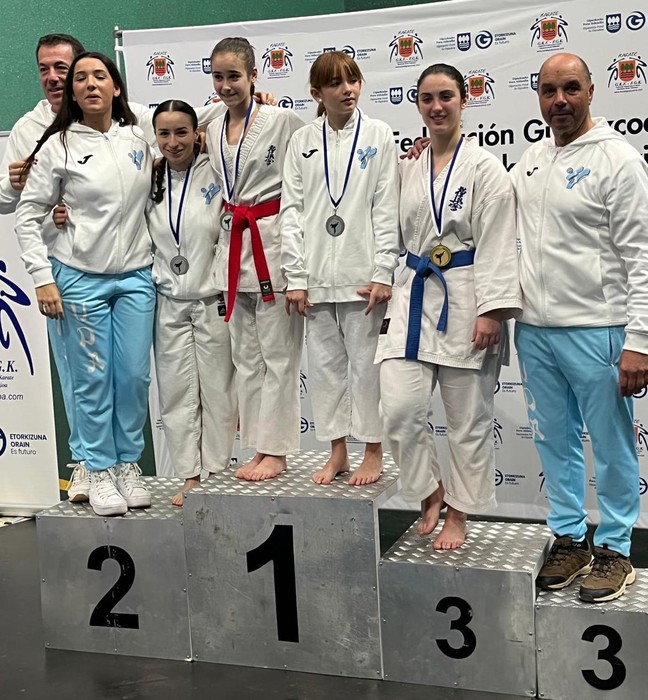 Gipuzkoako Karate Txapelketan domina bana eskuratu dituzte Blazquezek eta Bartolomek