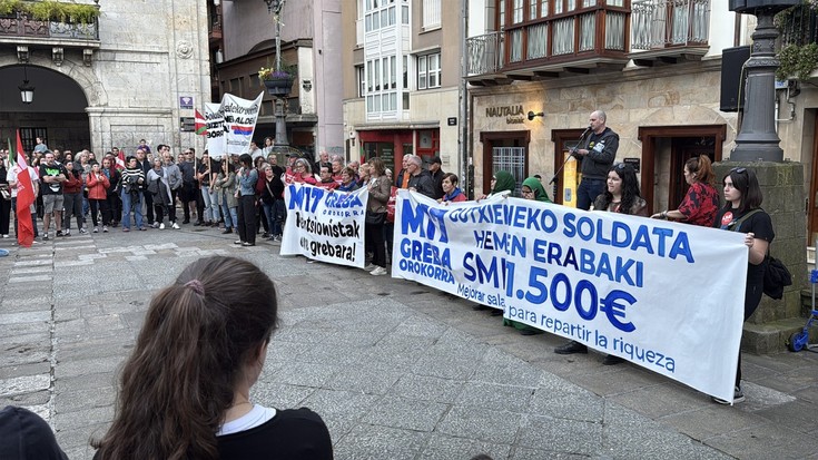 Goizeko mobilizazioei jarraipena eman diete bailarako herrietako arratsaldeko manifestazioek