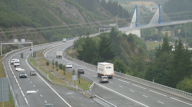 Datozen egunetan trafiko korapilatsua espero da errepidean