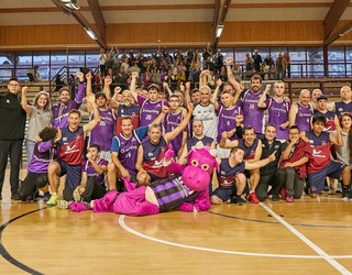 Ointxapeldunak! taldeak sasoiko lehenengo partidua jokatuko du, Zaballako espetxean