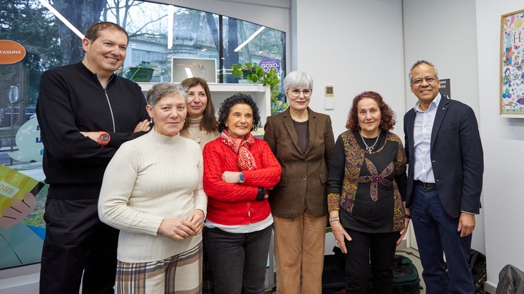 Bakarrik bizitzea modu positiboan baloratzen dute adineko emakumeek