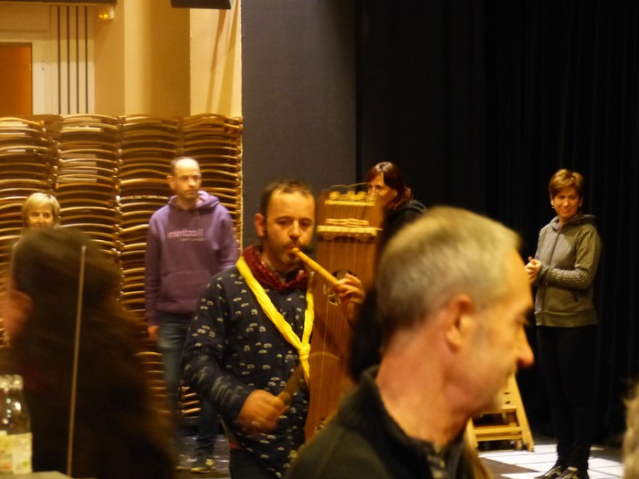 Giro bikainean, Okzitaniako dantzak ikasten - 5