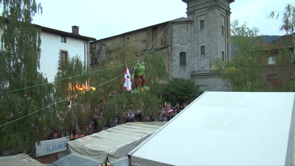 Eguraldi txarraren gainetik, jaietan murgildu dira oñatiarrak