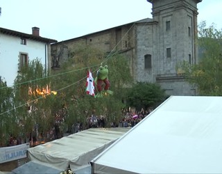 Eguraldi txarraren gainetik, jaietan murgildu dira oñatiarrak