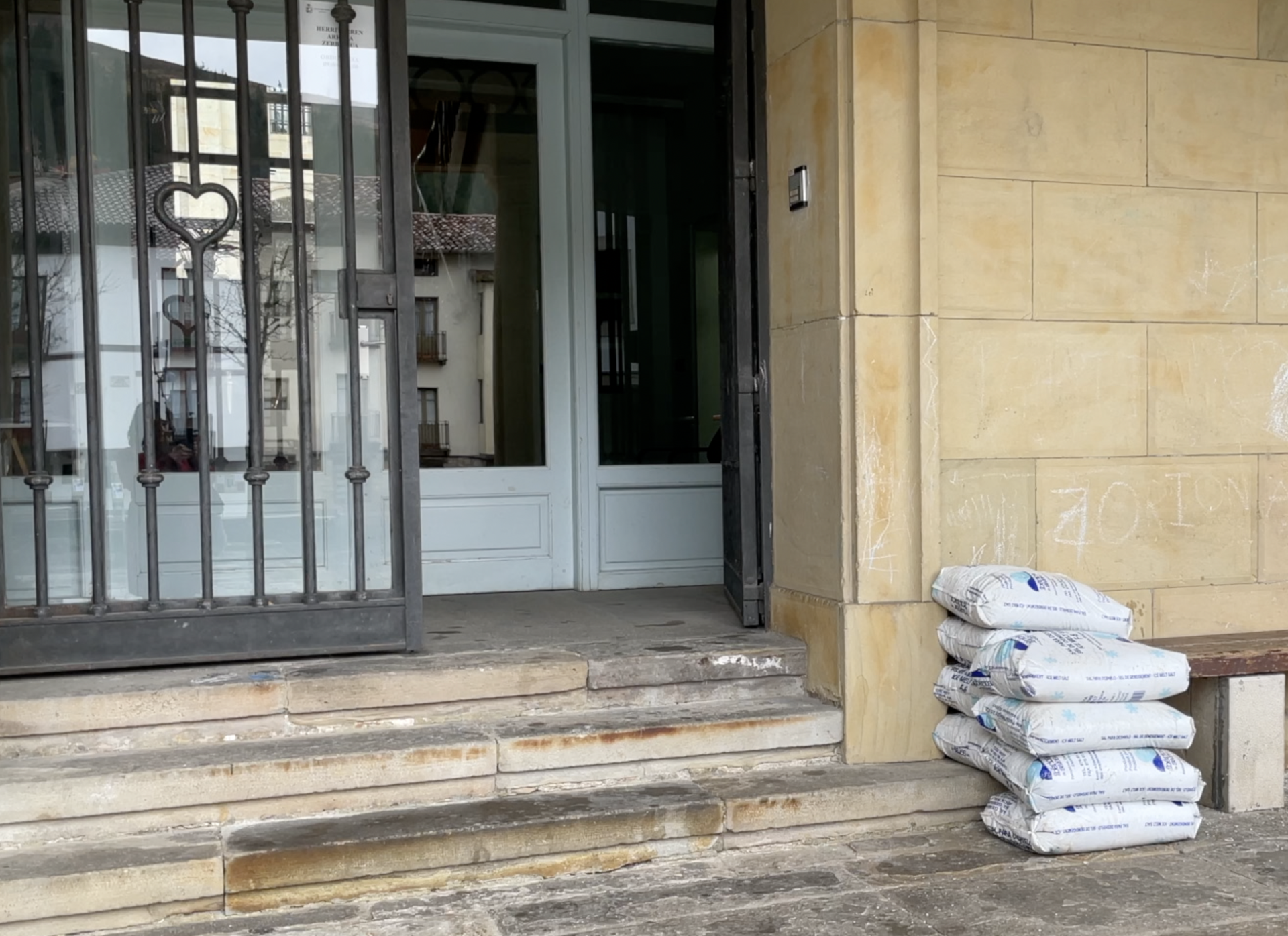 Denboraleak okerrera egitea aurreikusten da; elur-kota 300-400 metrora jaitsi daiteke