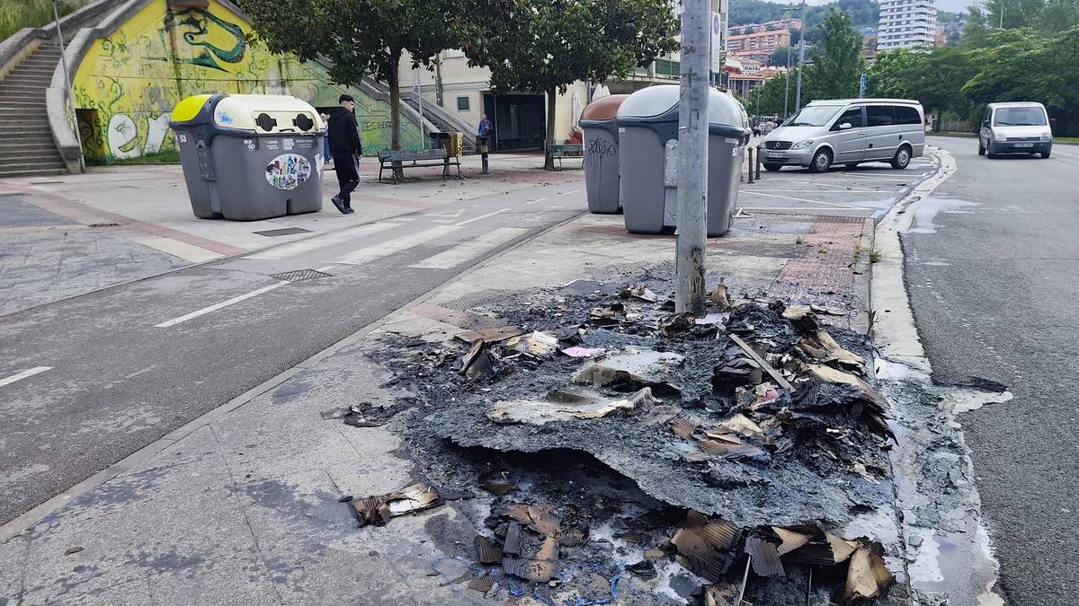 Edukiontzi bat erre dute goizaldean Kontzezino kalean
