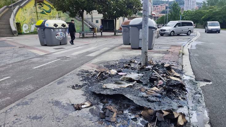 Edukiontzi bat erre dute goizaldean Kontzezino kalean