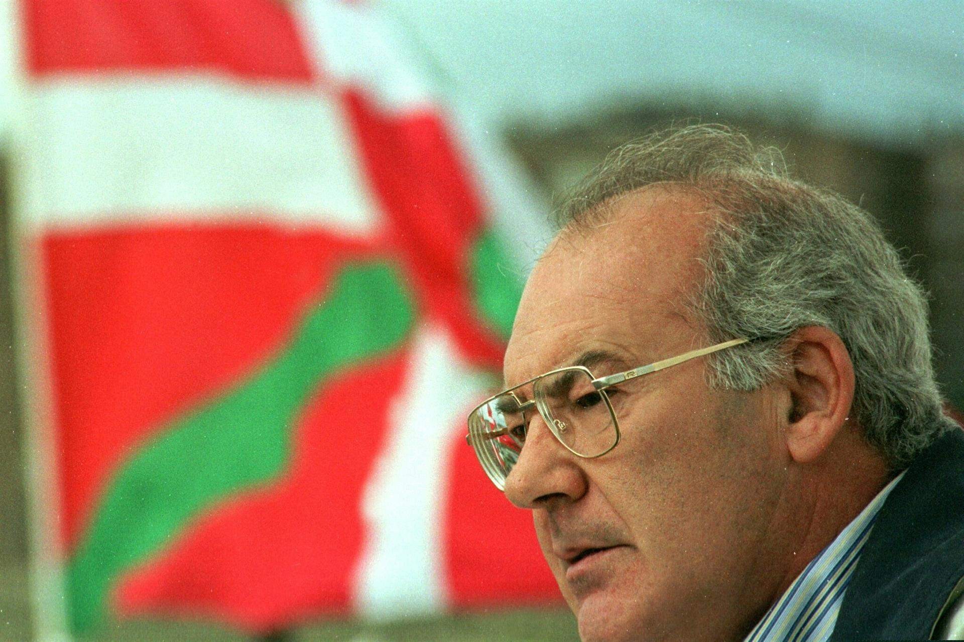 Osoko bilkuran Ardanzaren omenezko isilunea egitea eskatu du EAJk
