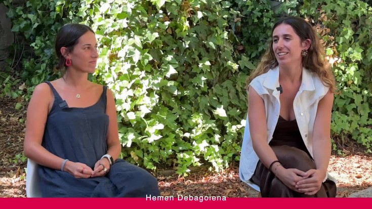 'Hemen Debagoiena': Maria Bodes oñatiarra eta Saioa Unamuno bergararra, Brasilen, ‘Mundutik’ atalean; eta saioa amaitzeko, Bergarako Buztinzaleen Elkarteko ikasleen erakusketa Aroztegin