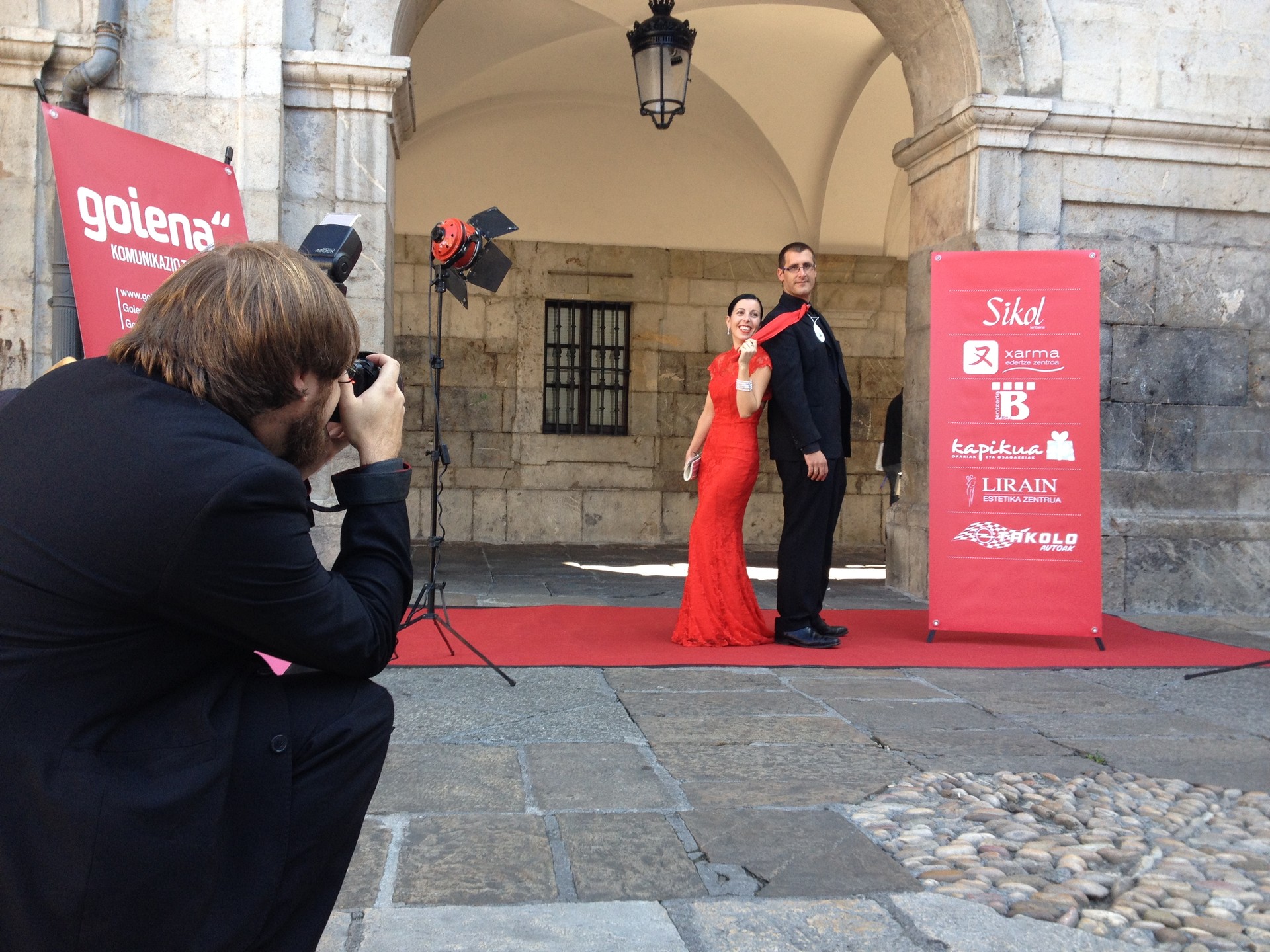 'Photocall'-a Maritxutan; Goiena Papereko posterraren protagonisten bila