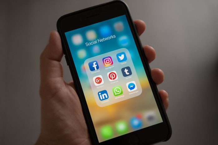 Whatsapp, Instagram eta Facebook erori egin dira, mundu mailan