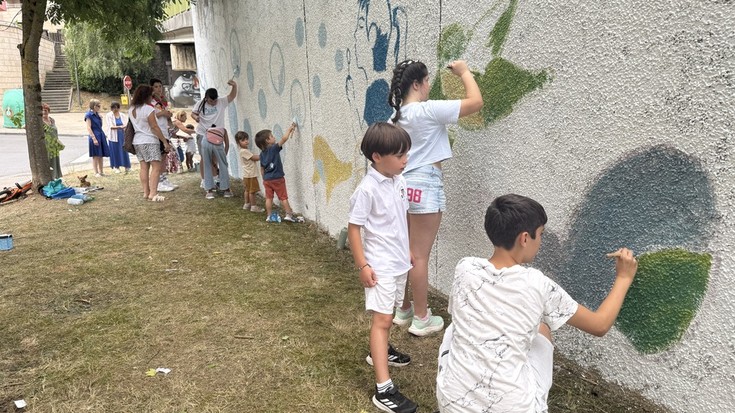 Euskal Herriaren burujabetza aldarrikatzeko, mural margoketa egin dute