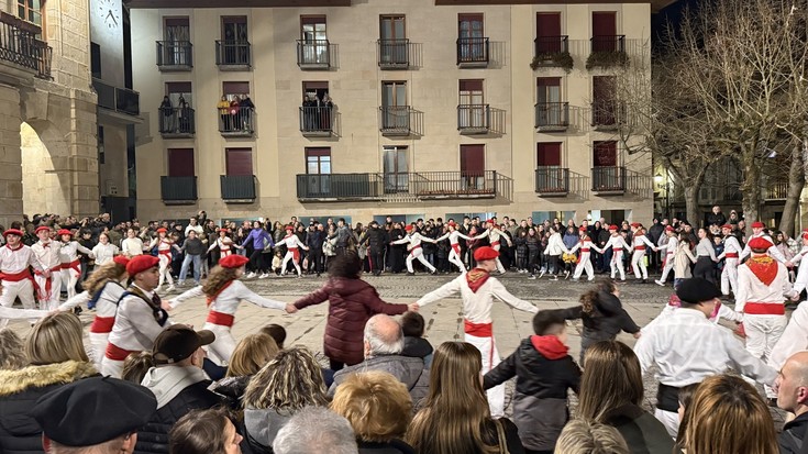 Eskoriatzako kintoen dantzak, argazkitan