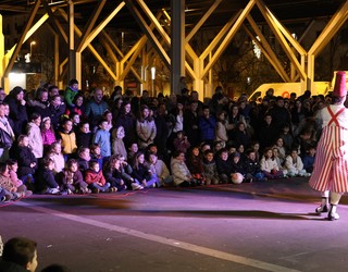 'Carrusel Ambulante' ikuskizun mugikorrak Arrasateko kaleak bete ditu