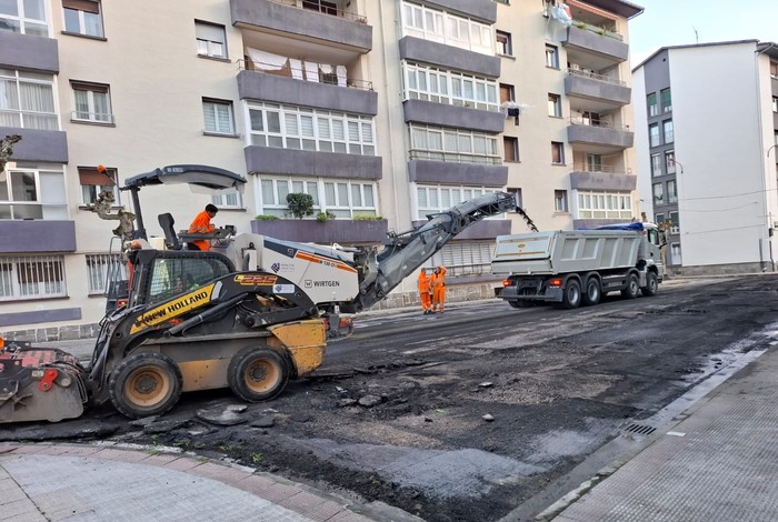 Hasi dituzte asfaltatze lanak Arrasateko Aragoa kalean