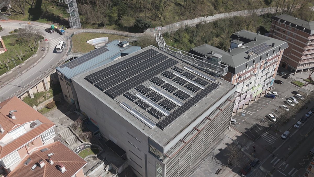 Uarkapeko panelak energia sortzen hasi dira