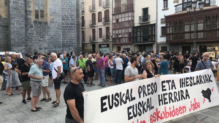 Guardia Zibilak lau lagun atxilotu izana salatzeko elkarretaratzea deitu du Arrasateko Sortuk