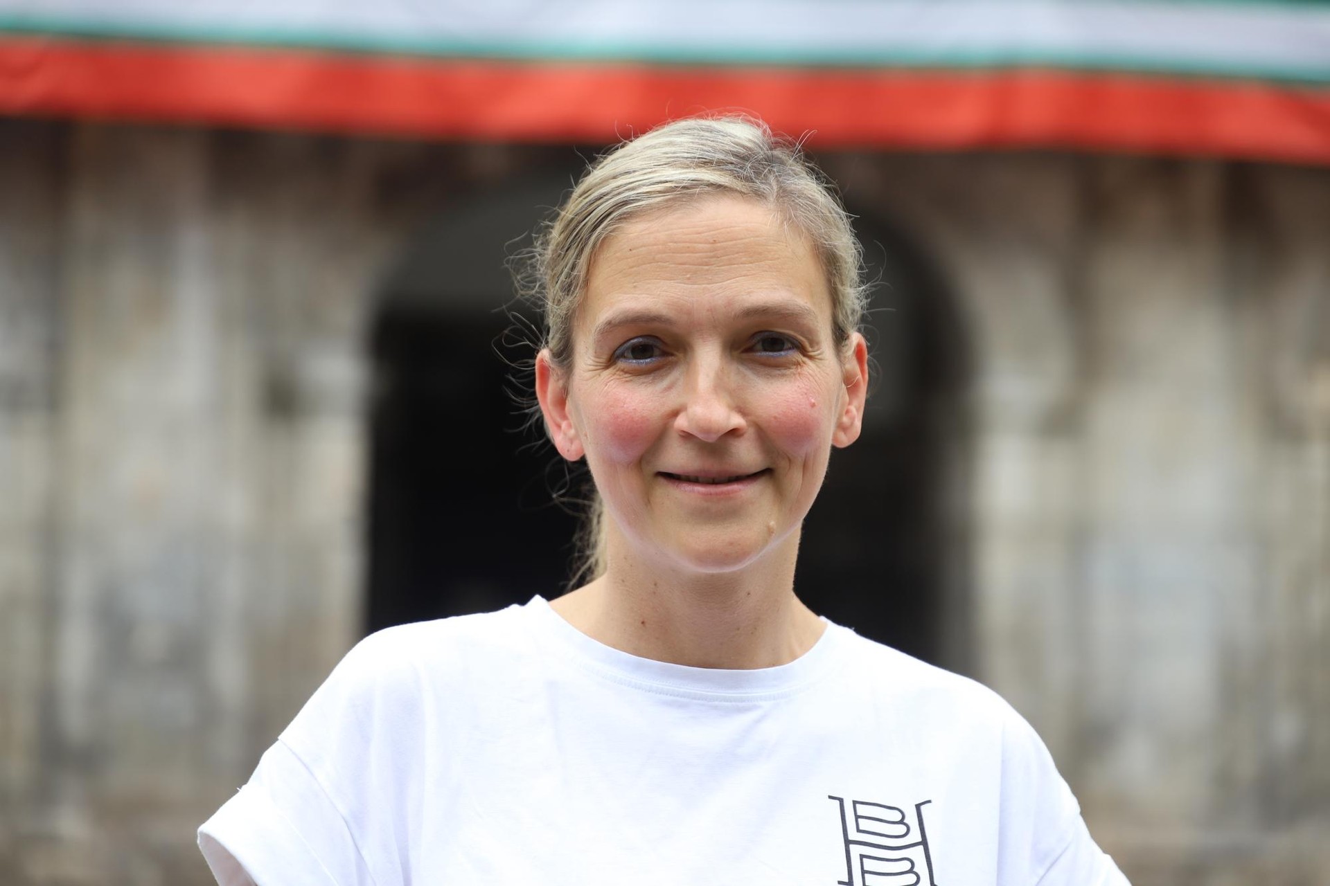 Eva Romero: "Danborradan hasi nintzenean, udaletxeko ganbaran entseatzen genuen"