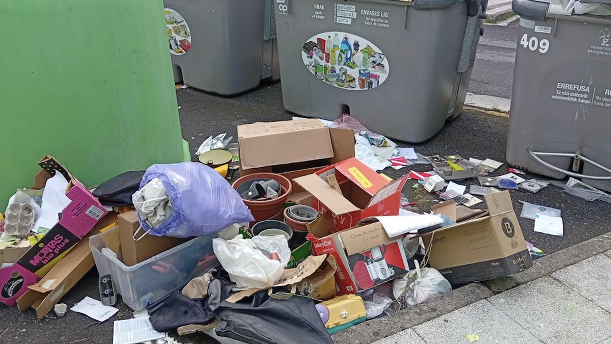 Domingo Iturbe kaleko zabor-gunean dauden "arazo larriak" salatu ditu Udalak