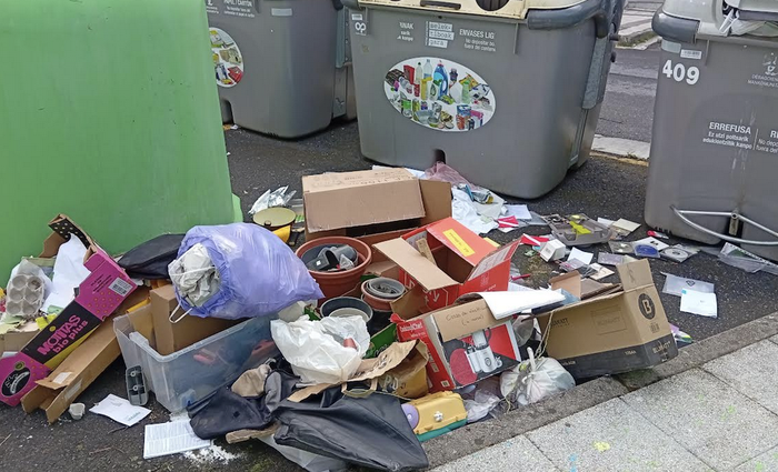 Domingo Iturbe kaleko zabor-gunean dauden "arazo larriak" salatu ditu Udalak