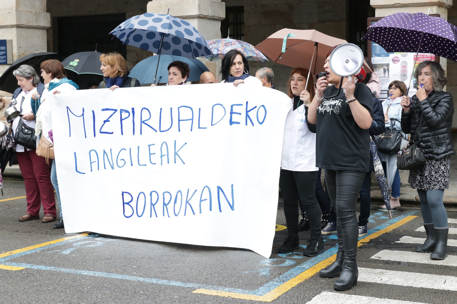 Mizpirualdeko langileek protesta egin dute EAJren mitinean