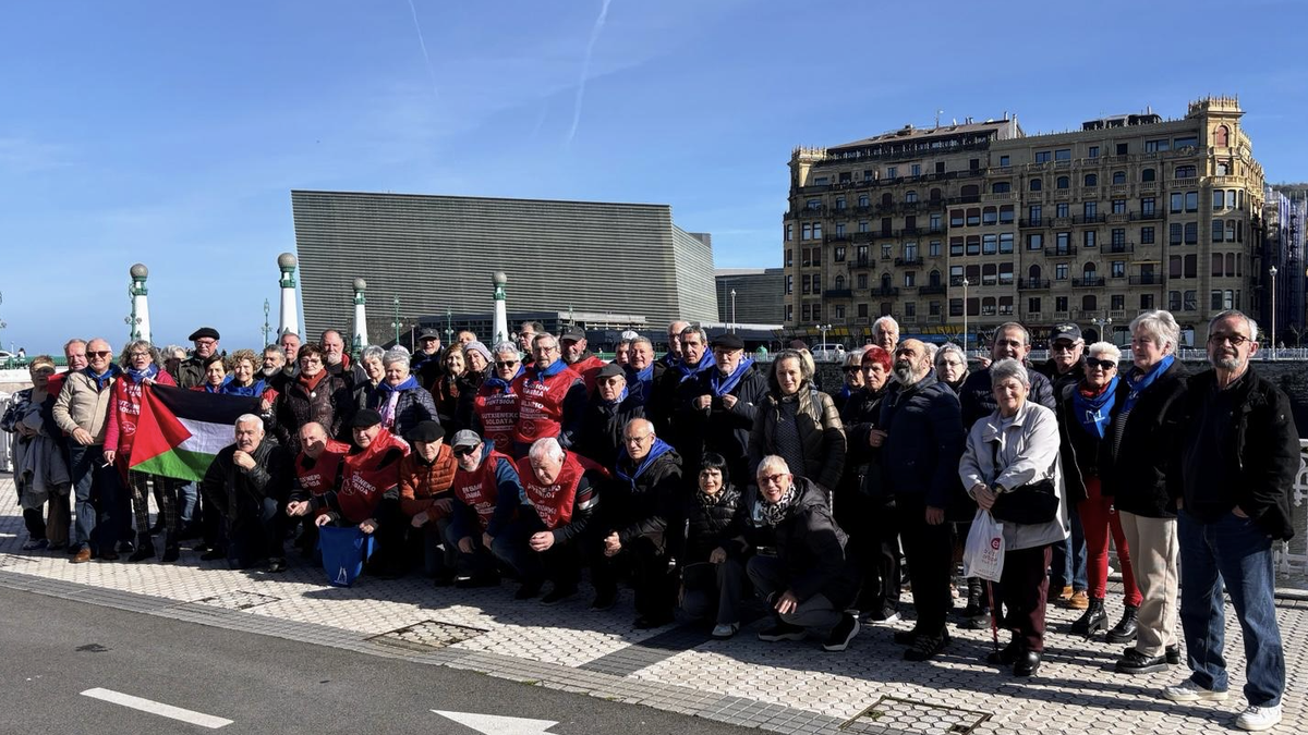 Bailarako hainbat pentsionistak Donostian egindako manifestazioan izan dira