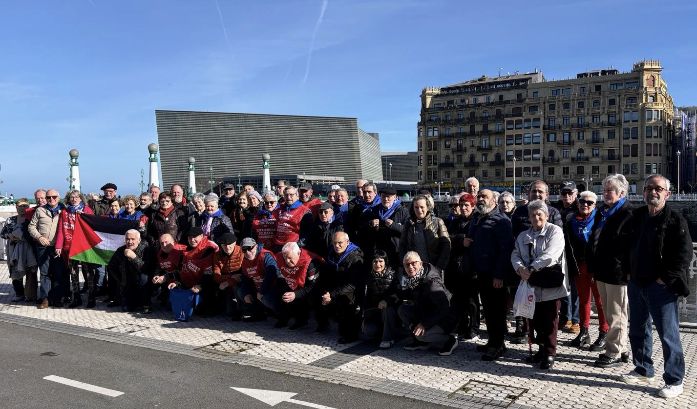 Bailarako hainbat pentsionistak Donostian egindako manifestazioan izan dira