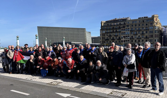 Bailarako hainbat pentsionistak Donostian egindako manifestazioan izan dira