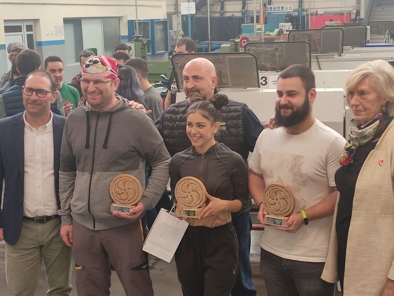 Denisse Guillen Miguel Altunako ikaslea, Lanbide Heziketako I. Tornularien lehiaketan irabazle