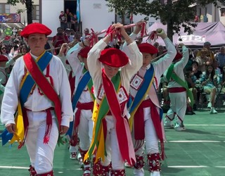 Mendizaleen plaza, euskal dantzen erakusleiho eta gehiago