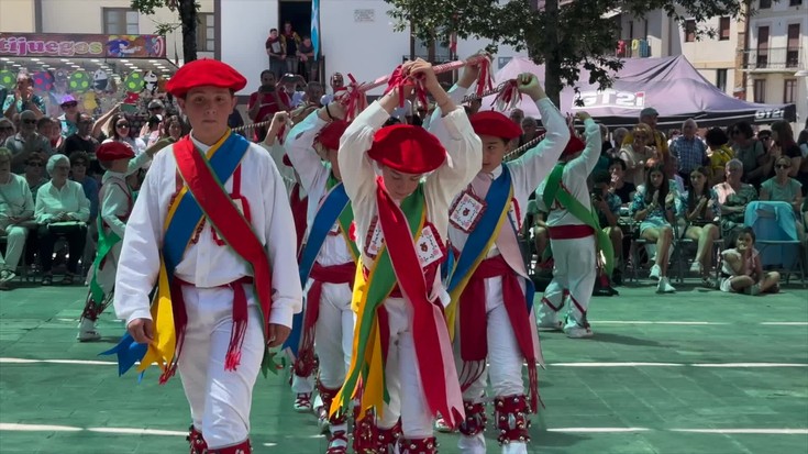 Mendizaleen plaza, euskal dantzen erakusleiho eta gehiago