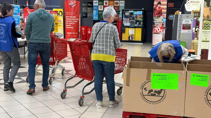 Elikagai bankuko apalak urgentziaz betetzeko, abiatu dute udaberriko bilketa