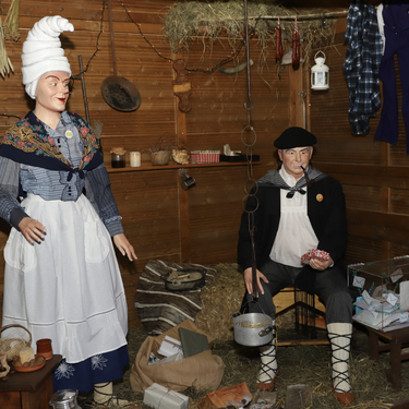 Olentzeroren eta Mari Domingiren irudiak