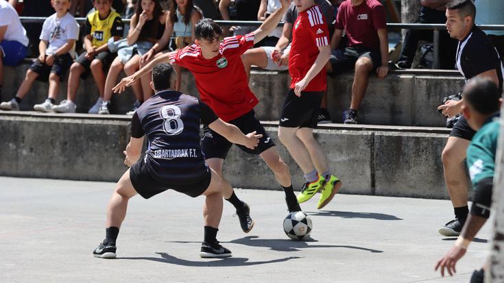 Zaldibarko 24 orduko areto futbol txapelketa jokatuko da asteburuan