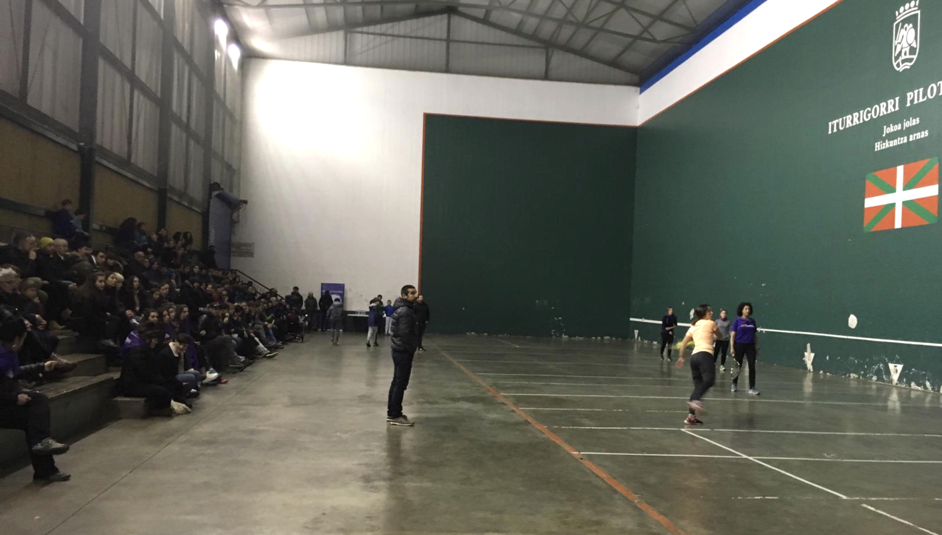Hamargarren frontenis txapelketan hamar bikote lehian