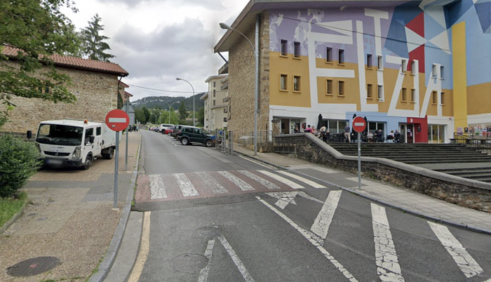 Argia kenduko dute bihar arratsaldean Larraña eraikinean