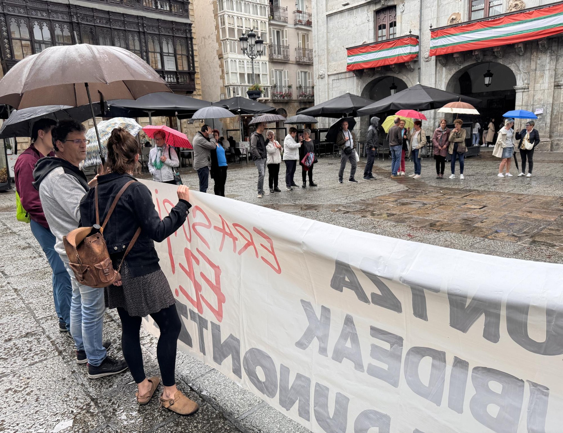 "Udalek hizkuntza-politika egiteko duten eskumenaren aurkako" epaitegien jarrera salatu dute
