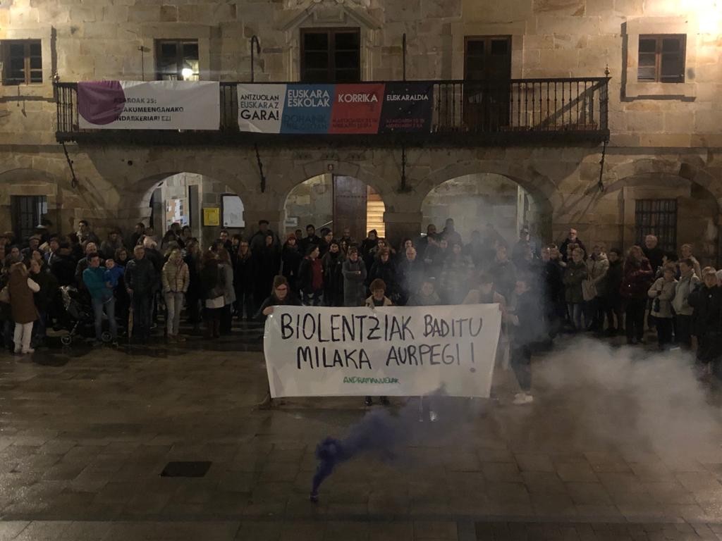 Antzerkia, elkarretaratzea eta kontzertua izango dira azaroaren 25ean