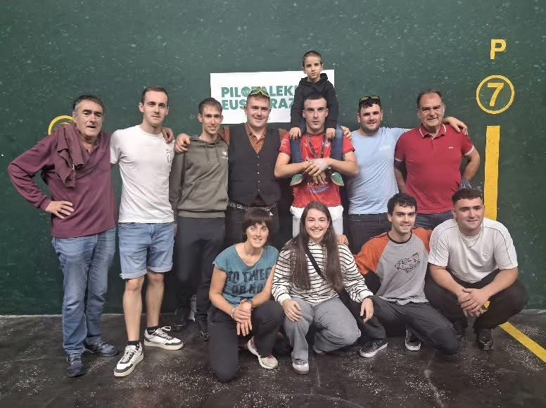 Bigarren urtez jarraian egin dio ihes txapelak Asier del Campori Arabako Buruz Burukoan