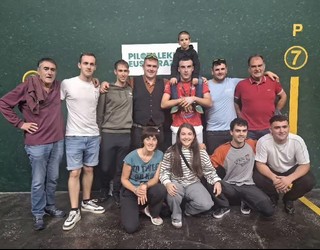 Bigarren urtez jarraian egin dio ihes txapelak Asier del Campori Arabako Buruz Burukoan