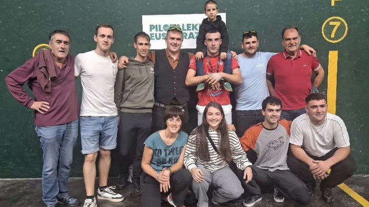 Bigarren urtez jarraian egin dio ihes txapelak Asier del Campori Arabako Buruz Burukoan