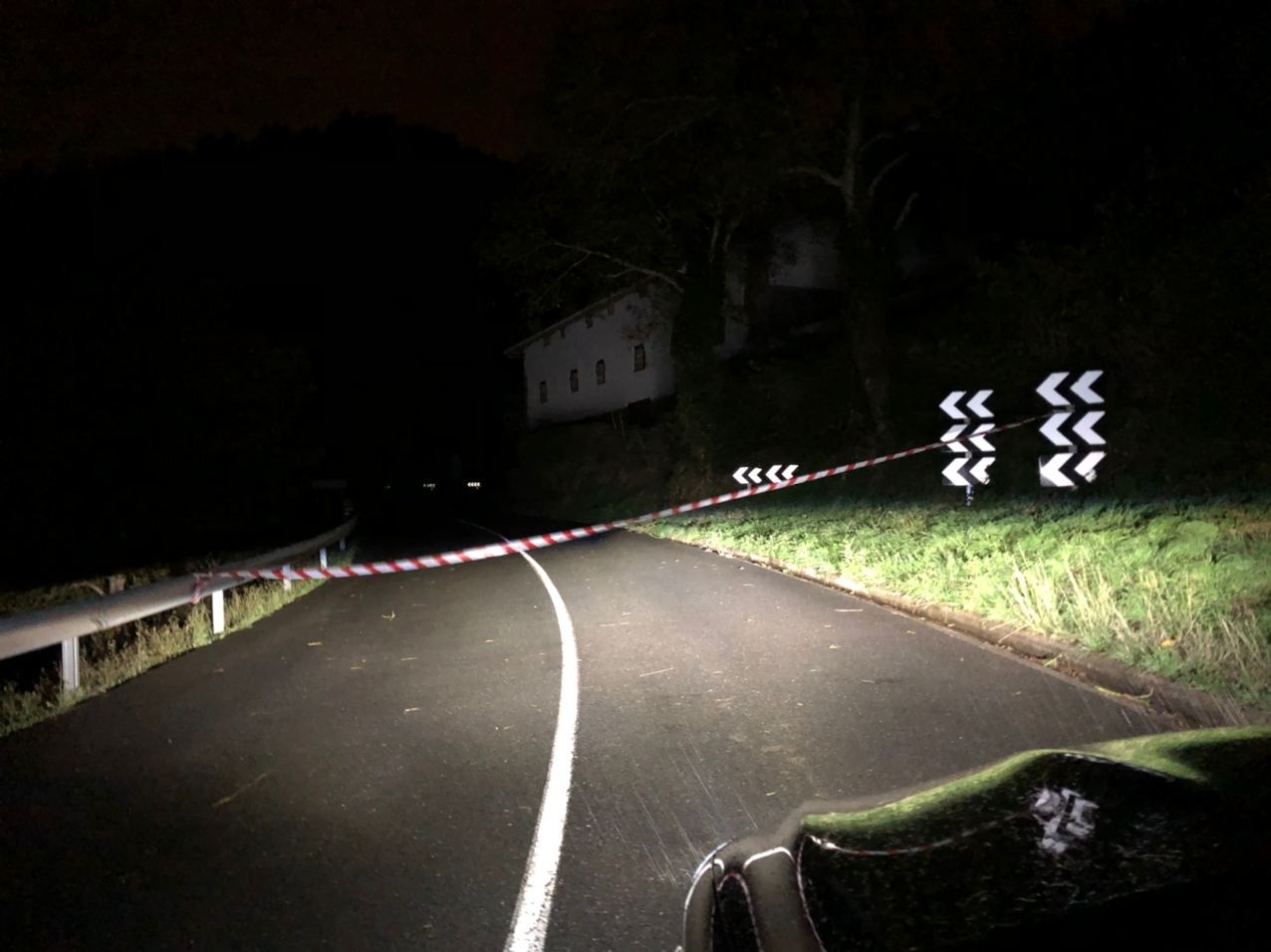 Elgeta eta Kanpanzar arteko errepidea itxita dago