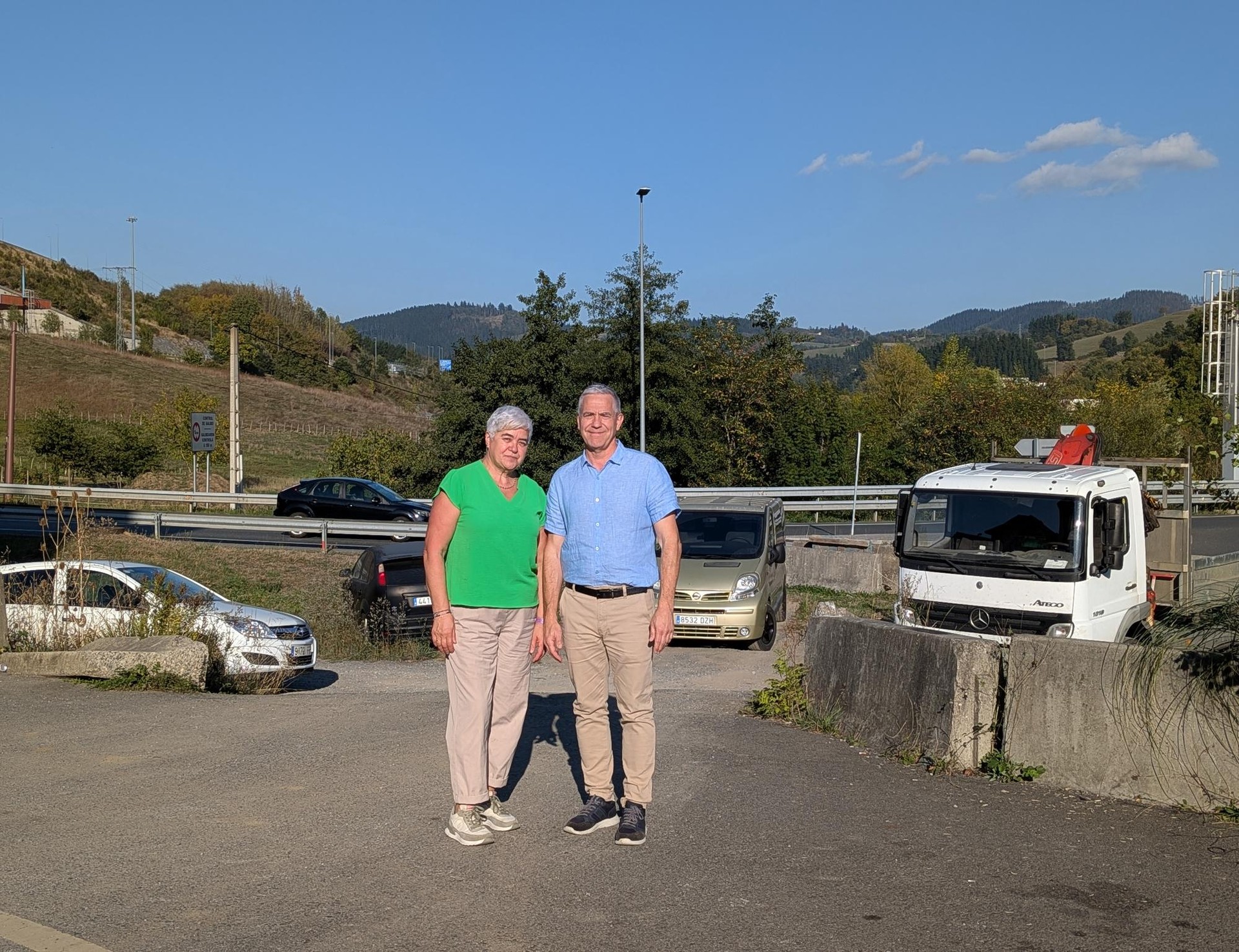Eskoriatzako alderdi jeltzaleak auto partekatuentzako aparkaleku bat sortzea proposatu du Intxaurtxuetan