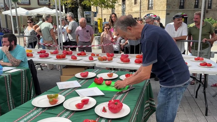Juan Pedro Santosek irabazi du Euskal Herriko bertako tomatearen lehen edizioko sari nagusia