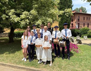 Agirre-Urzelai familiako kideek Corpusaren tradiziotik edan dute